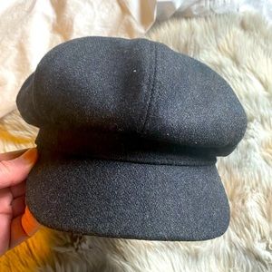 Women’s grey wool pageboy hat